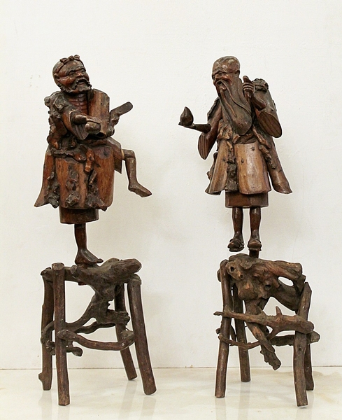 2 japanese sculptures