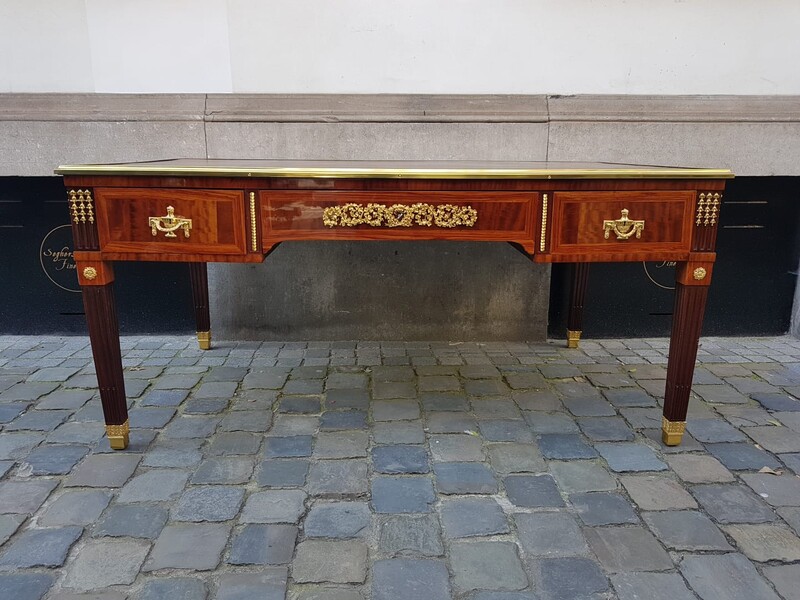 Beautiful and large louis XVI style desk - several species of fruitwood - gilt bronze hardware - leather