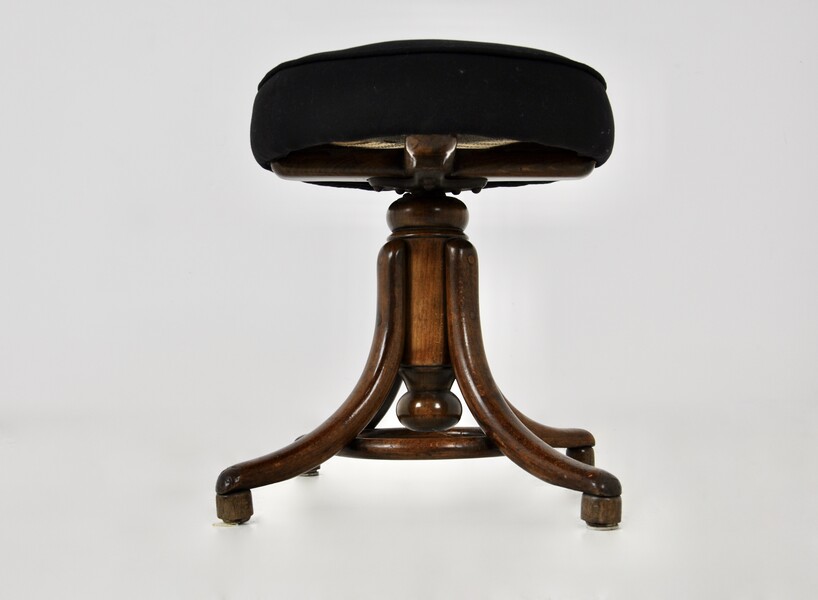 Bentwood stool for Michaël Thonet