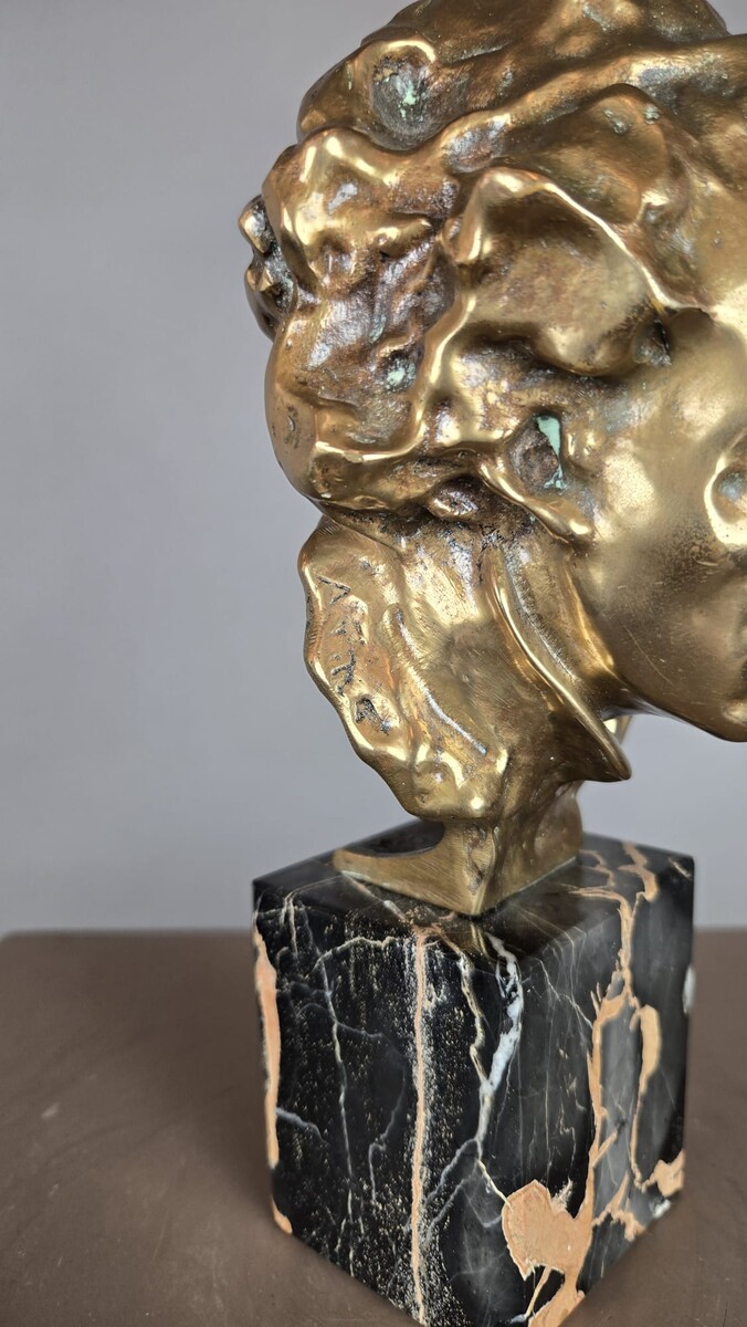 Bronze statue of Beethoven on a marble pedestal, by Alfredo Pina, 20th century