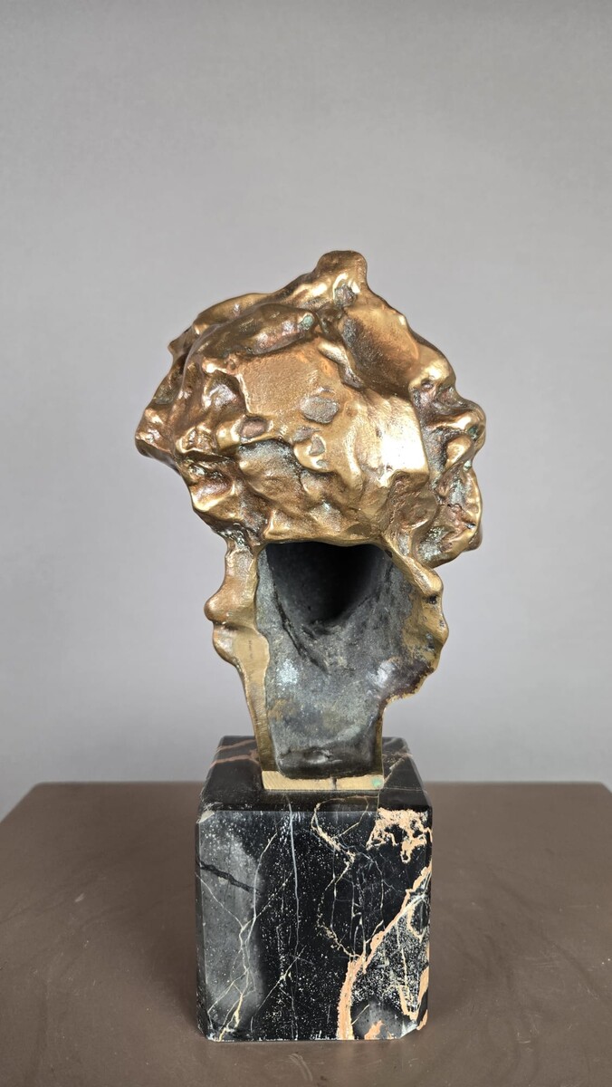 Bronze statue of Beethoven on a marble pedestal, by Alfredo Pina, 20th century