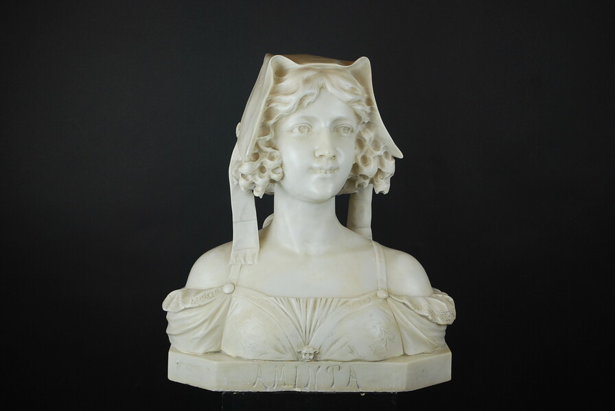 Bust of a young woman in finely carved marble, 19th