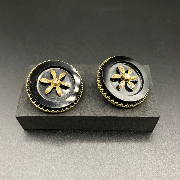 Clip-on earrings in gold, onyx and rose-cut diamonds in 14-carat gold (585 hallmark)