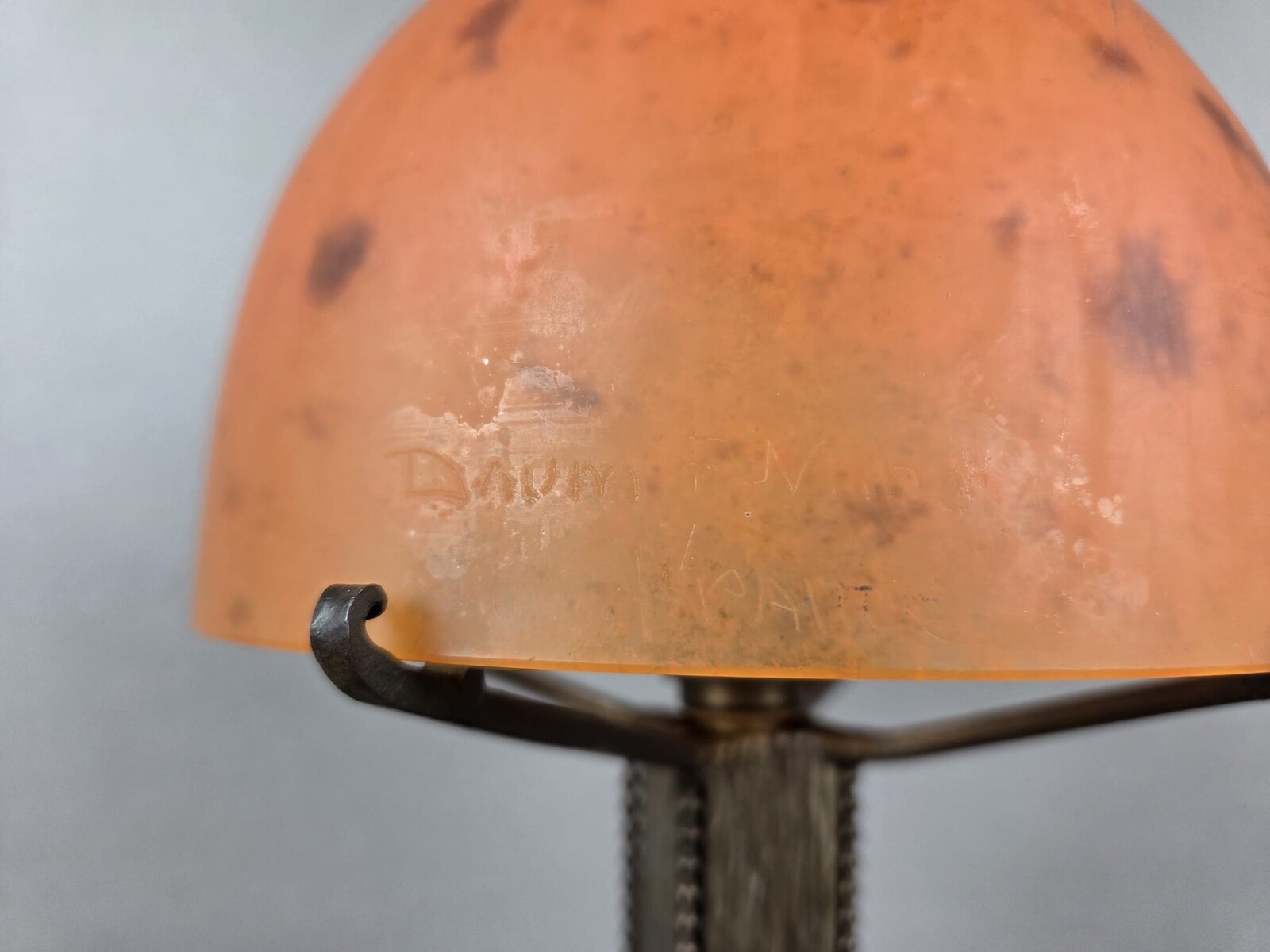 Daum lamp in pâte de verre and wrought iron, circa 1930