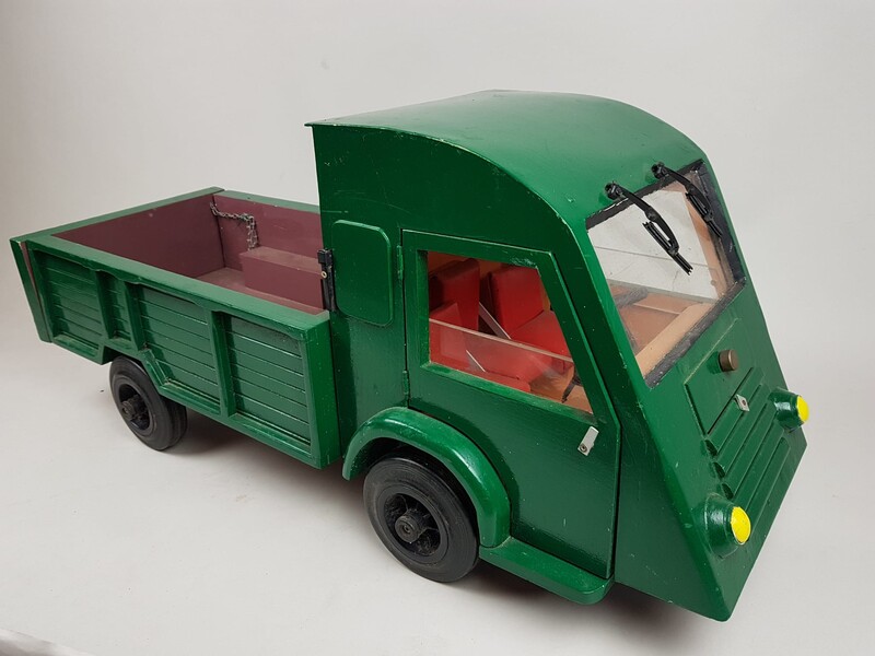 Large model of the Renault truck - popular art - around 1950/60