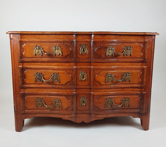 Louis XIV crossbow chest of drawers in walnut, 18th