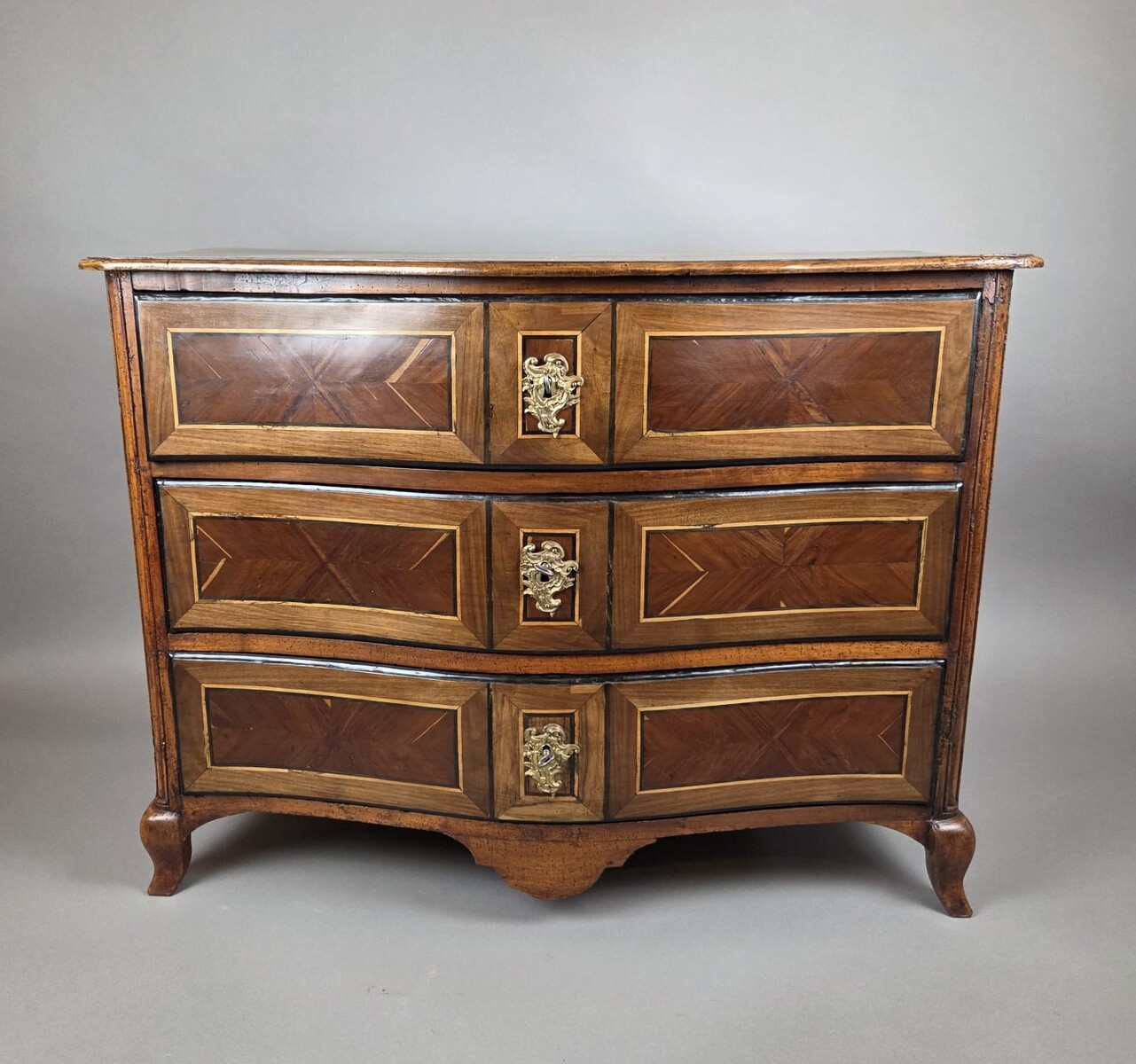 Louis XV style mahogany and rosewood chest of drawers, 19th century