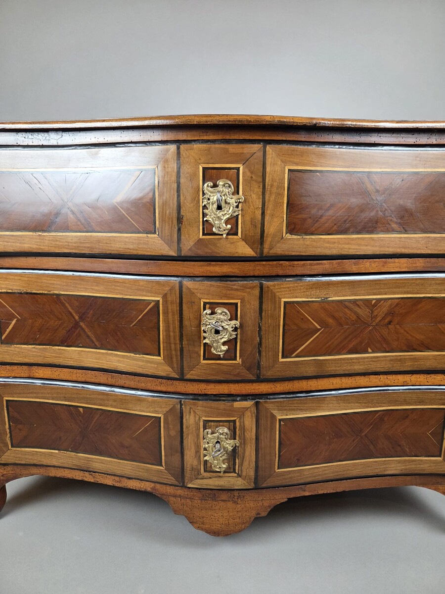 Louis XV style mahogany and rosewood chest of drawers, 19th century