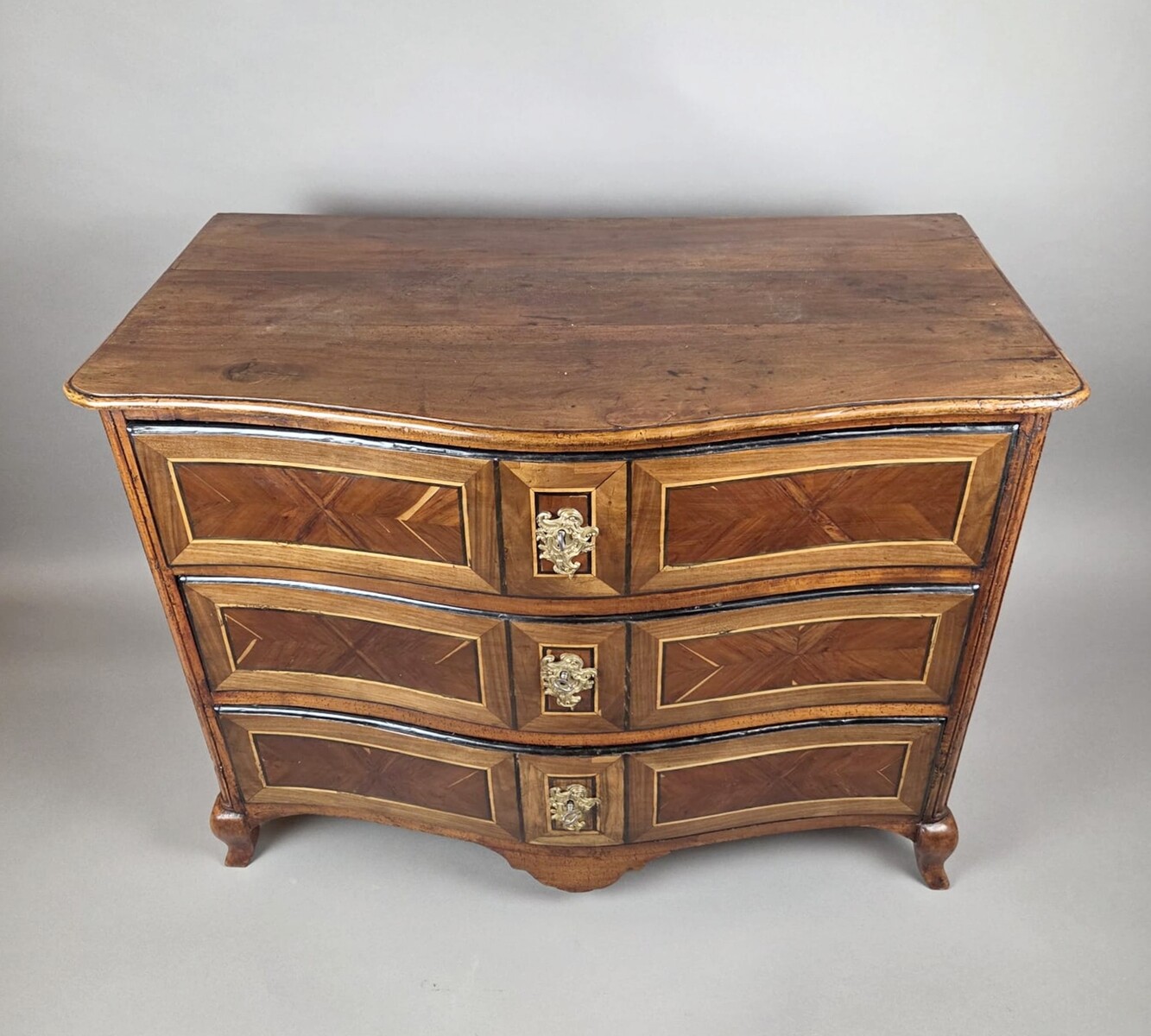 Louis XV style mahogany and rosewood chest of drawers, 19th century