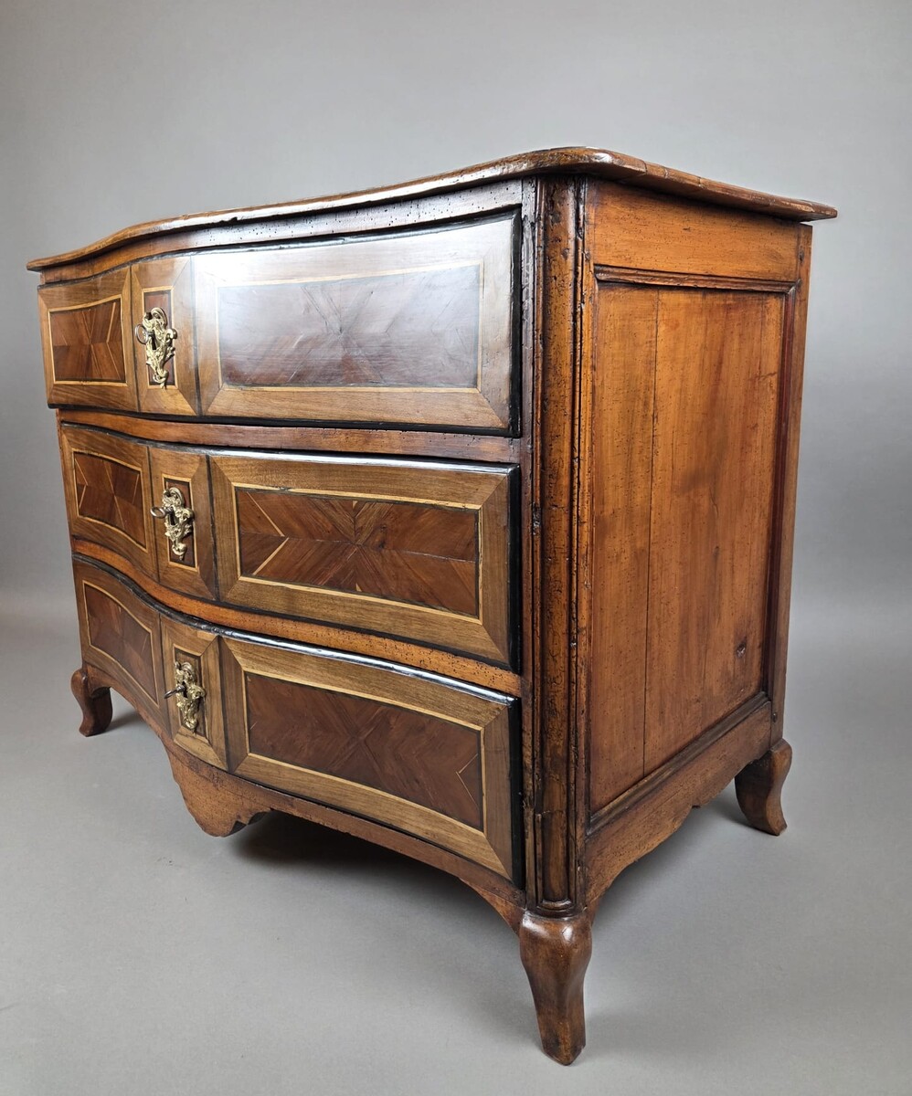 Louis XV style mahogany and rosewood chest of drawers, 19th century