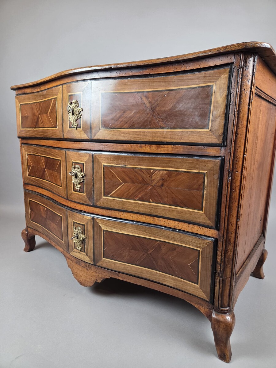 Louis XV style mahogany and rosewood chest of drawers, 19th century