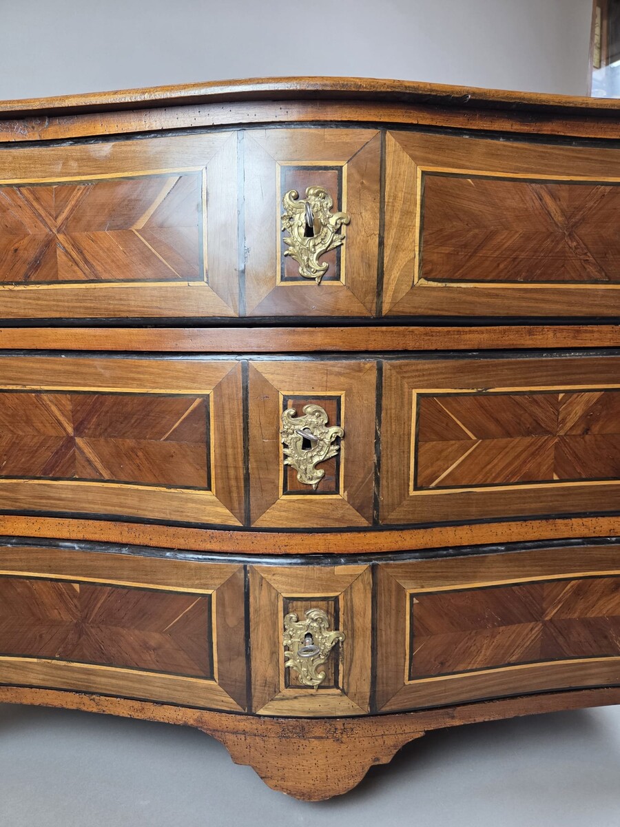 Louis XV style mahogany and rosewood chest of drawers, 19th century