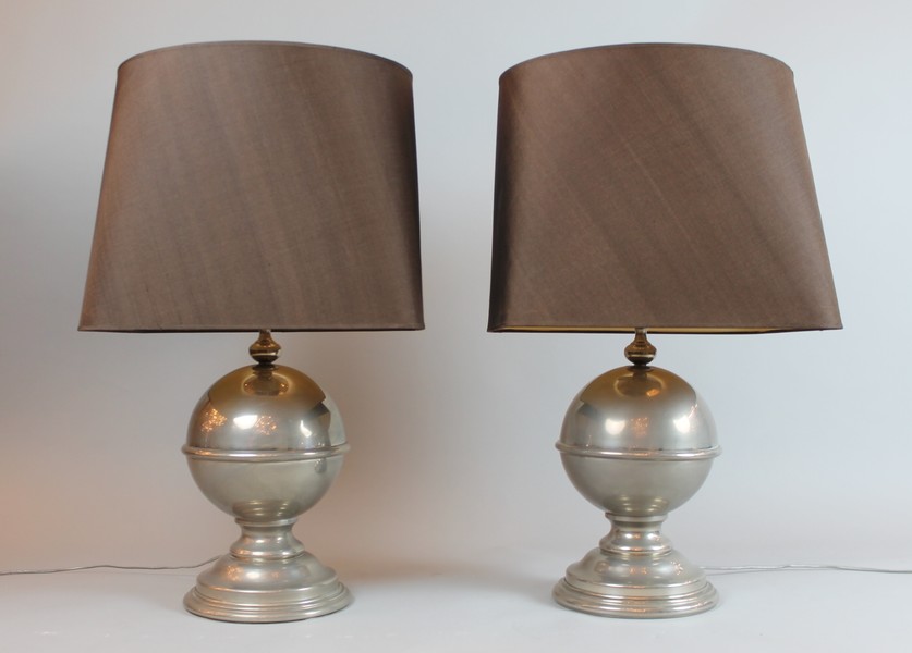 Pair of baluster-shaped lamps 