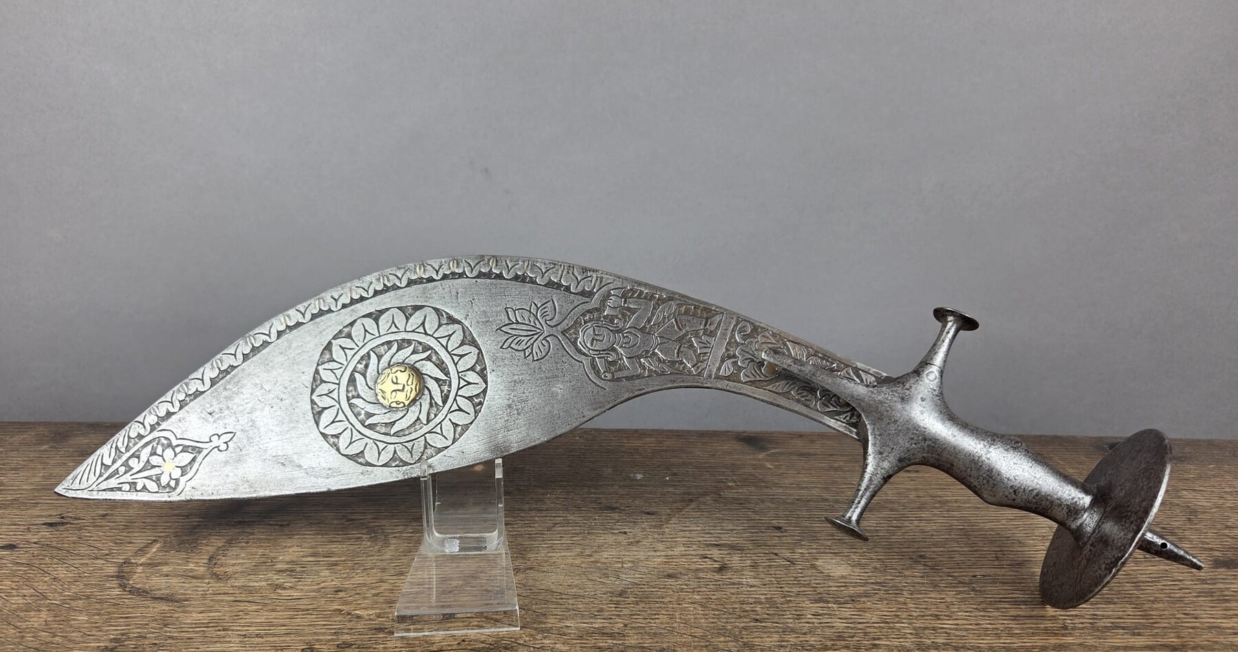 Parade kakric, finely decorated blade, India late 19th century