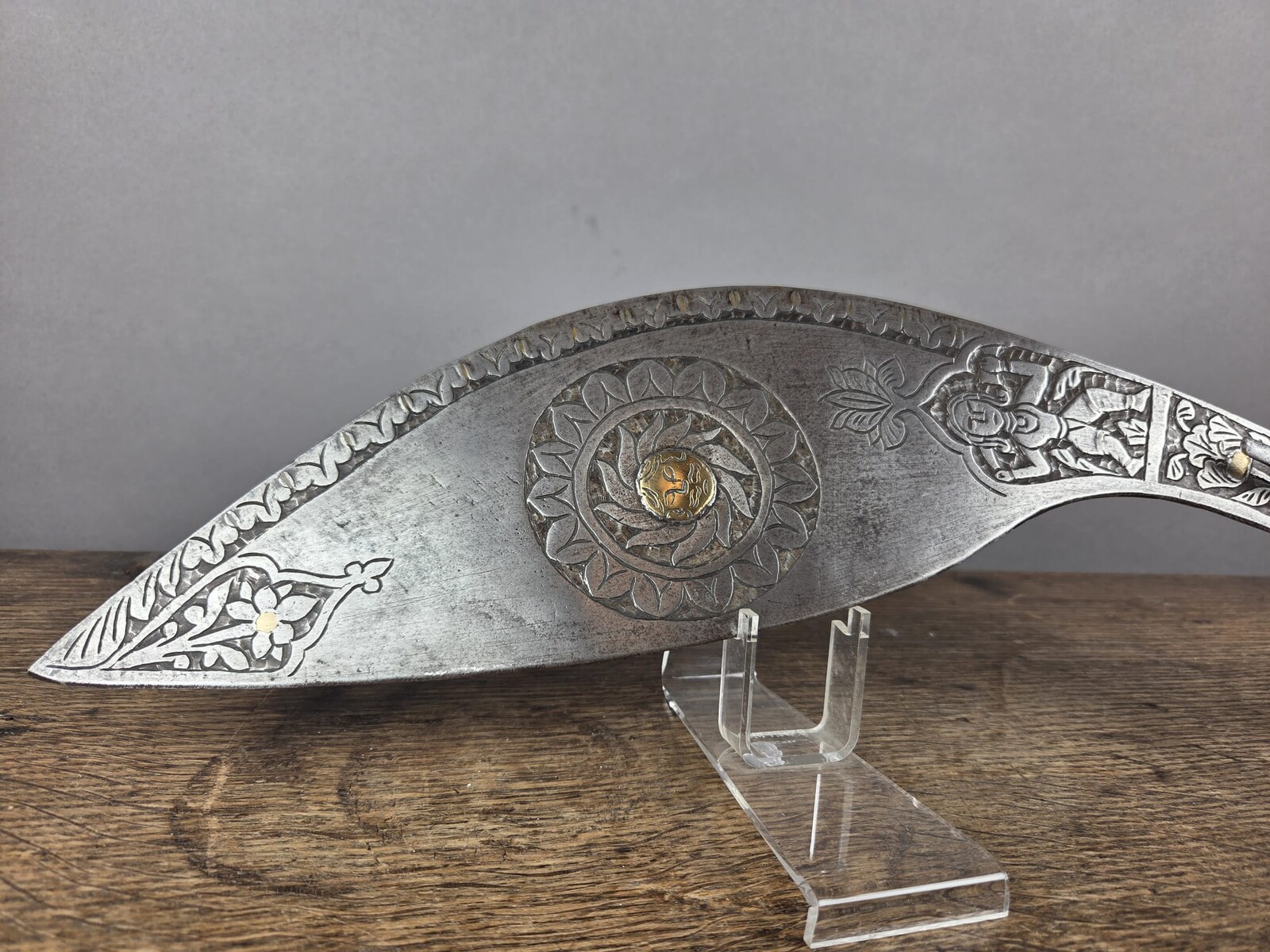 Parade kakric, finely decorated blade, India late 19th century