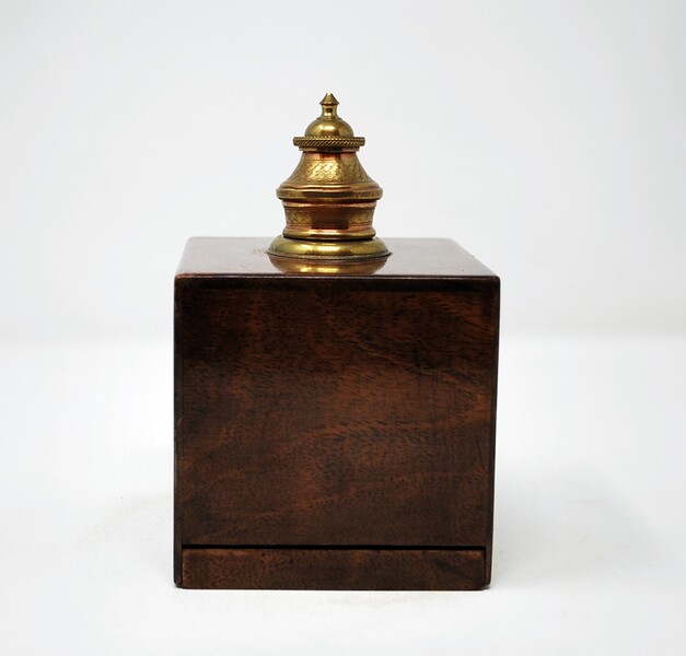 ROBJ Paris, Table lighter for cigars in mahogany, early 20th