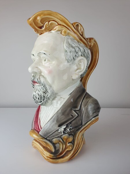 Slip pitcher with the effigy of R. Poincaré