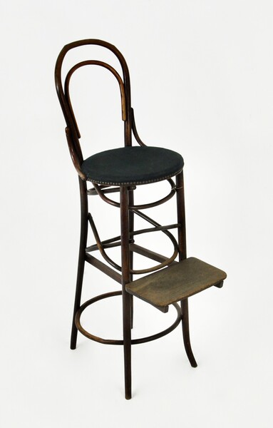 Thonet, referee's high chair in curved beech, circa 1920