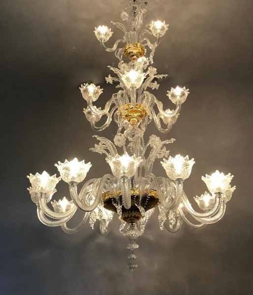 Venetian Murano chandelier, three levels, 20 arms of light