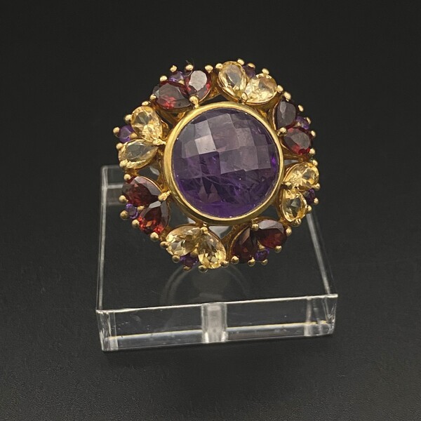 vermeil ring, central cabochon in cut amethyst, lined with garnets and citrines