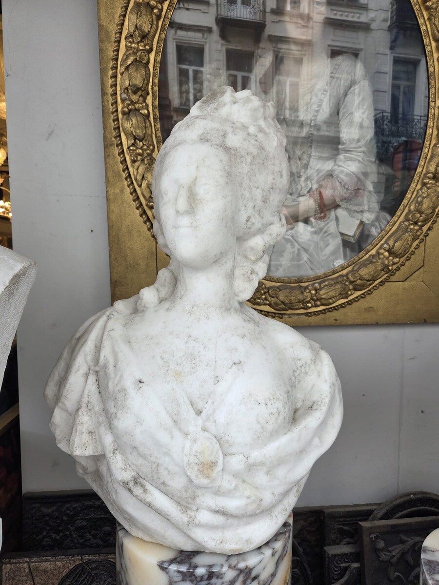 White marble bust of Marie Antoinette, 19th