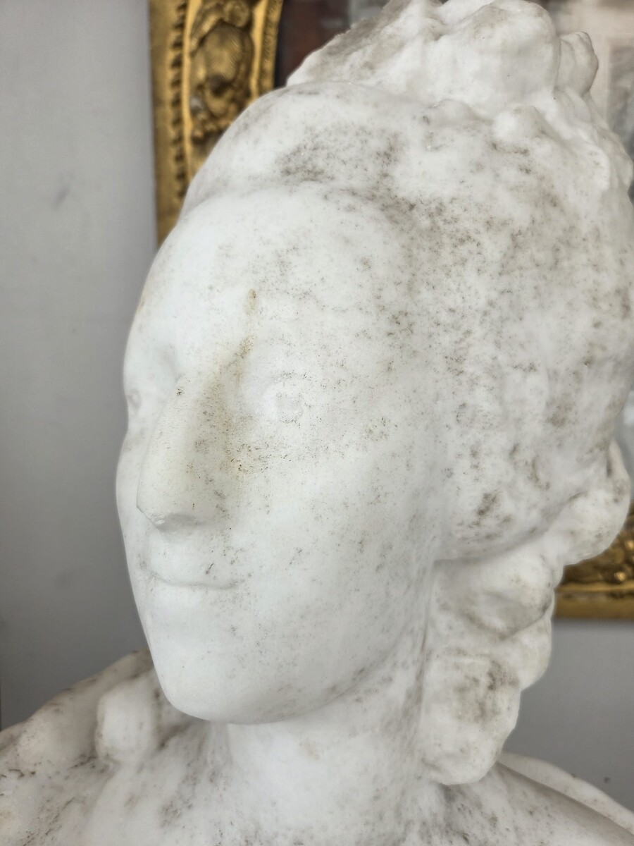White marble bust of Marie Antoinette, 19th