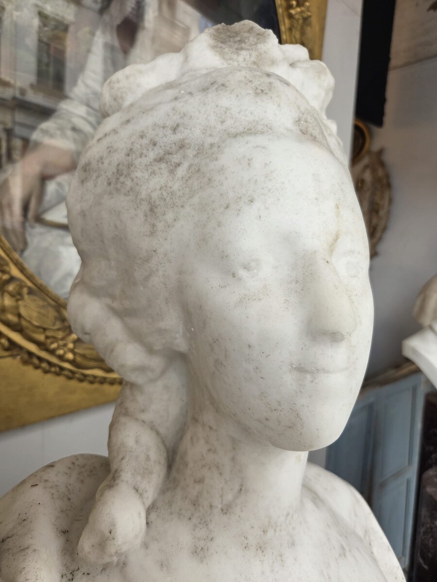 White marble bust of Marie Antoinette, 19th