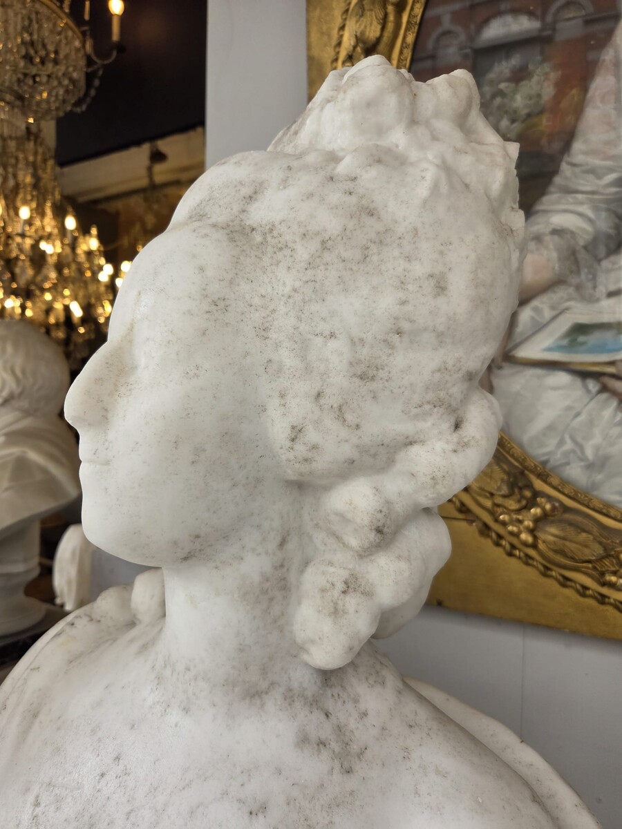 White marble bust of Marie Antoinette, 19th