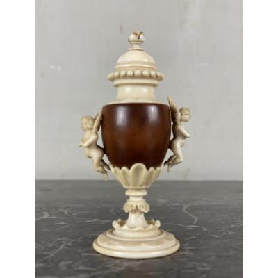 19th C. Sprinkler in boxwood and ivory 