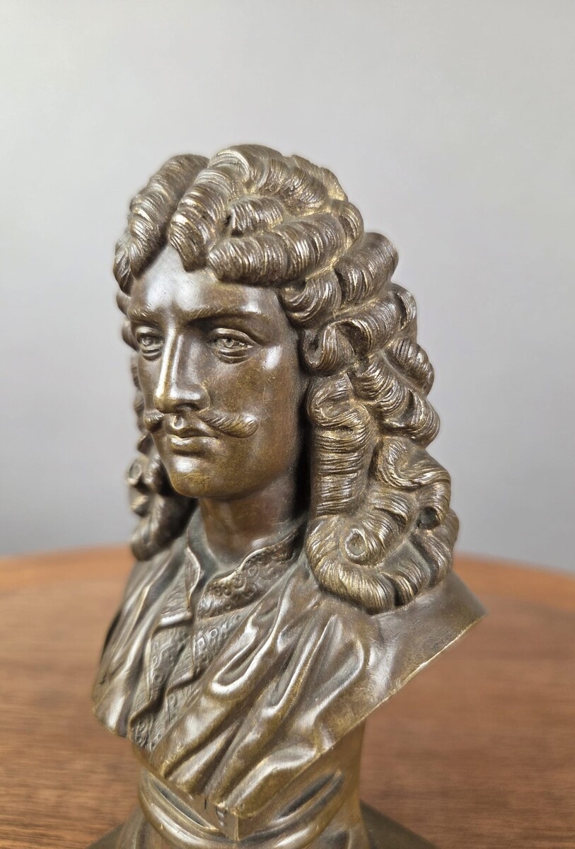 2 small bronze busts, 