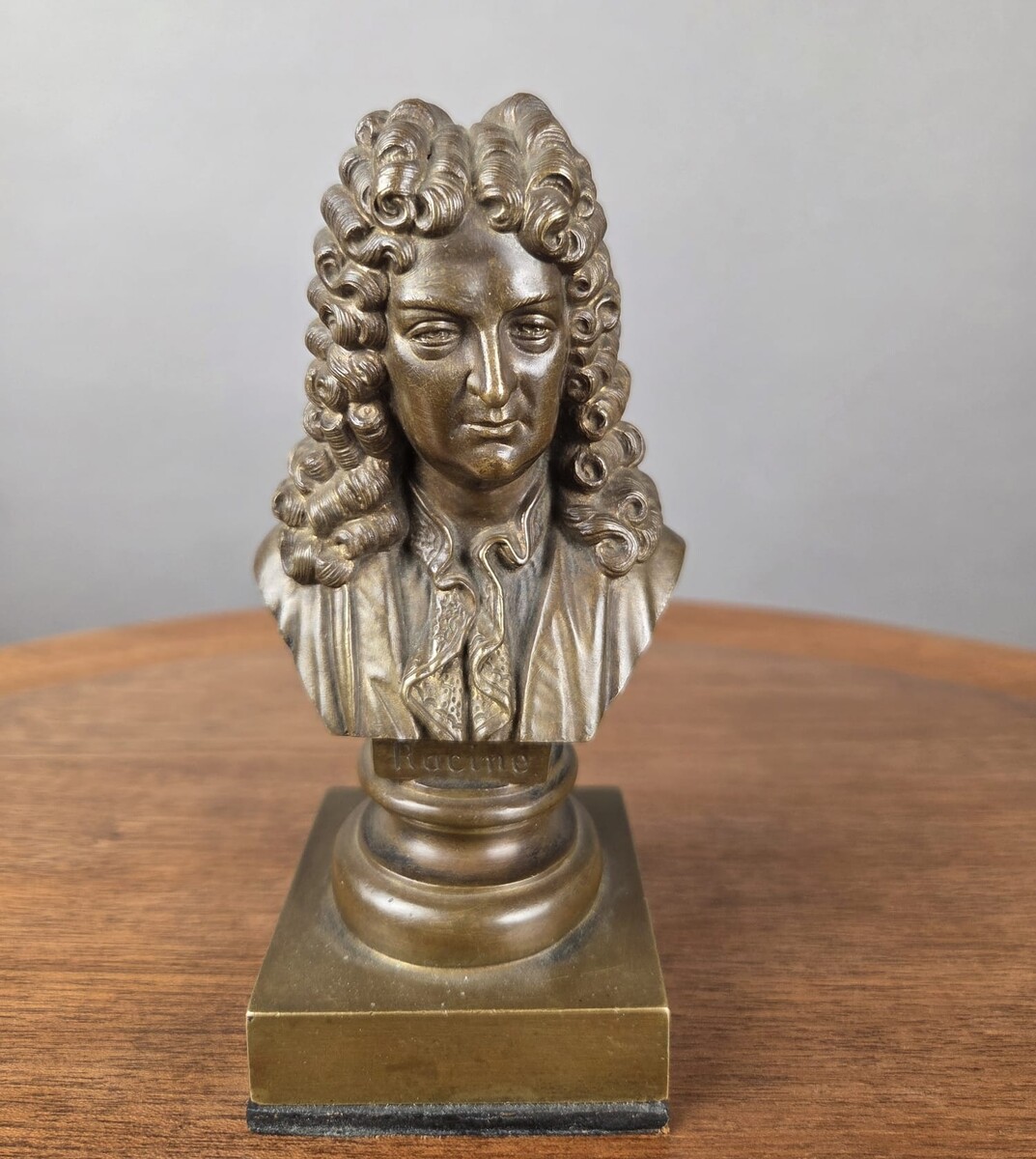 2 small bronze busts, 