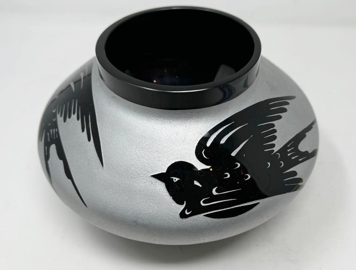 Ardver, vase with swallows, sand-cleared hyalite glass, Boom circa 1930