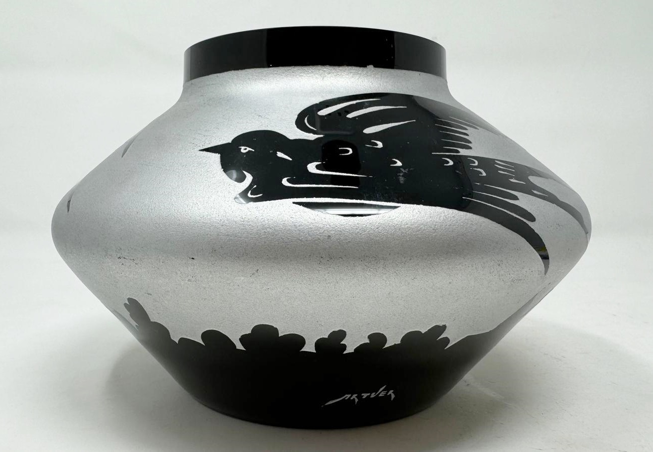 Ardver, vase with swallows, sand-cleared hyalite glass, Boom circa 1930