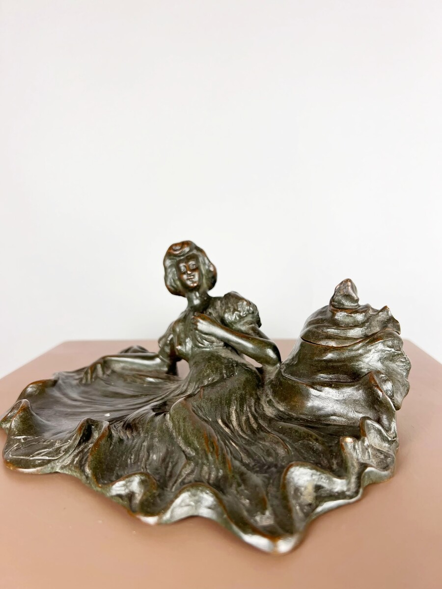 Art Deco bronze inkwell, signed by Arthur Puyt
