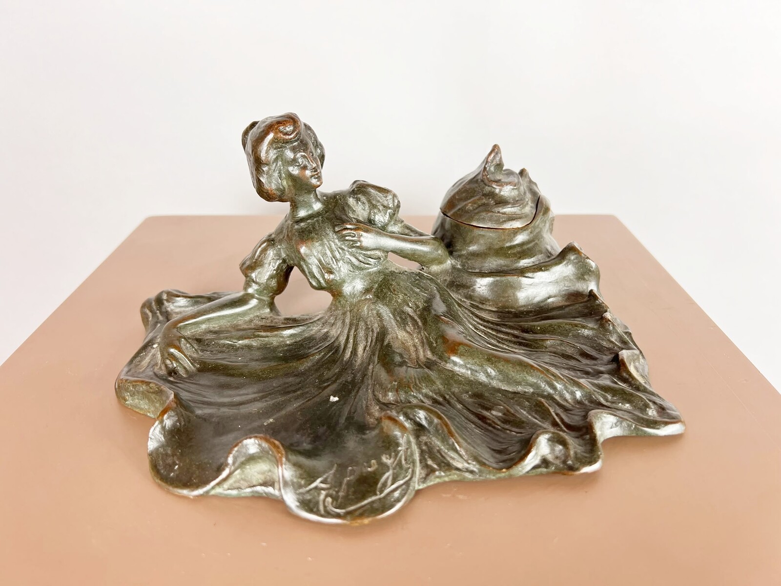 Art Deco bronze inkwell, signed by Arthur Puyt