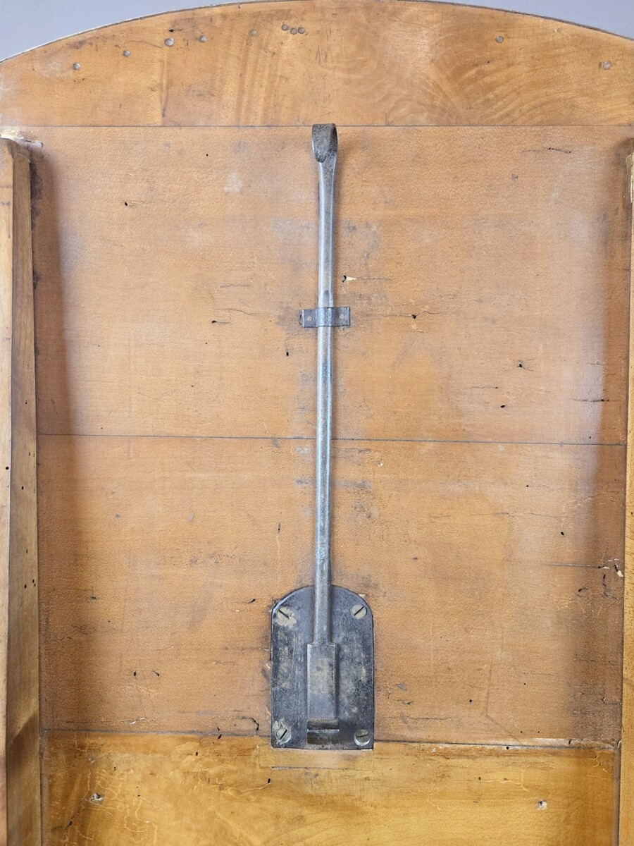 Biedermeier pedestal table with a folding top in burr walnut, 19th century 