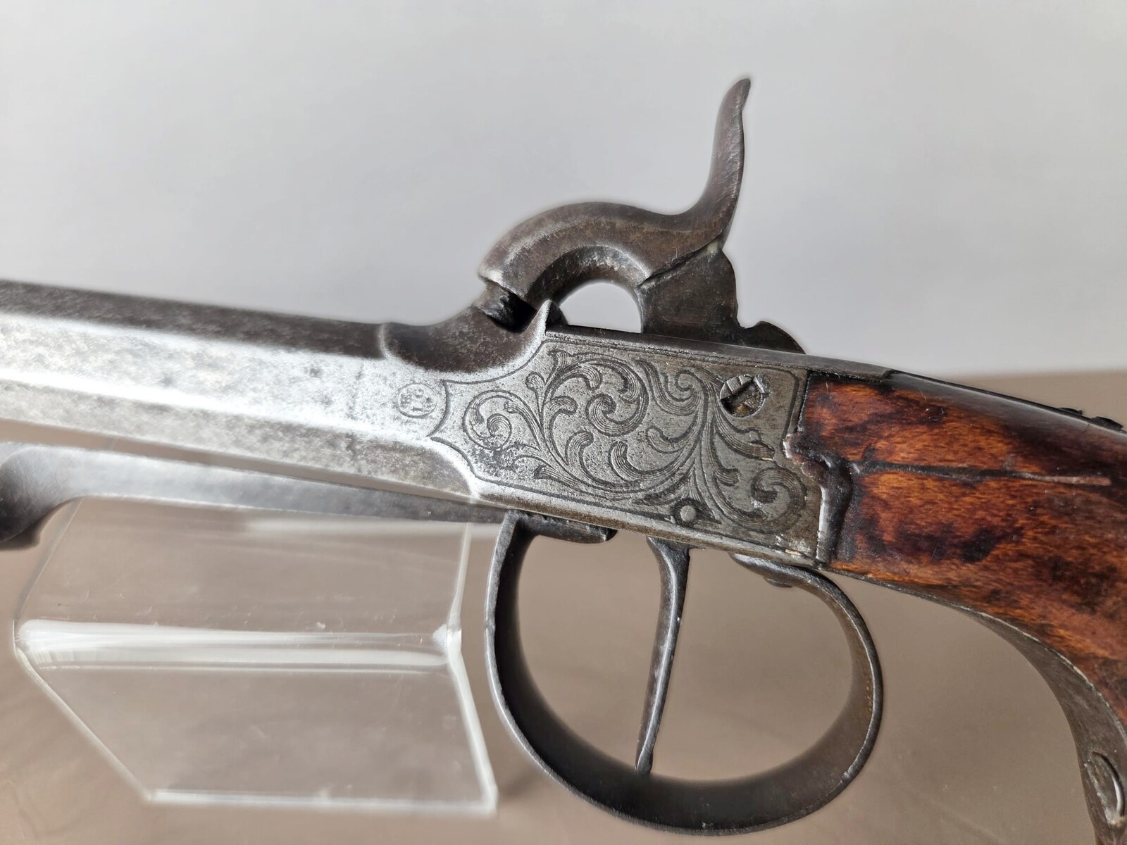 Box-type percussion pistol, throwing bayonets