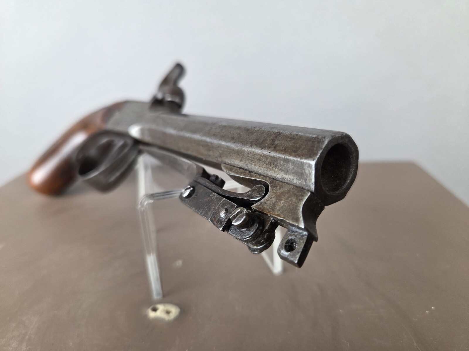 Box-type percussion pistol, throwing bayonets