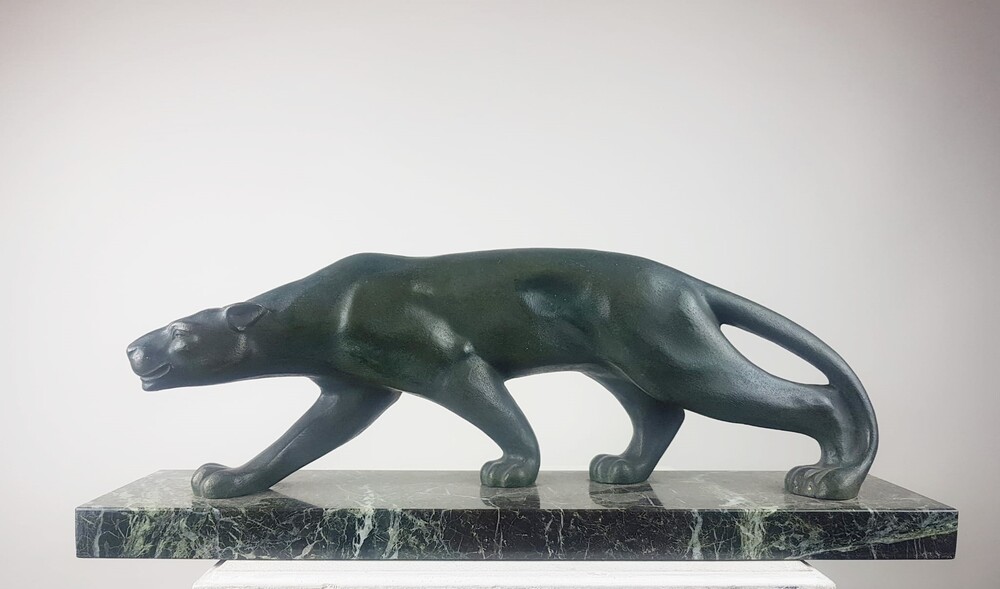 Bronze lioness with green patina on marble base - Signed Secondo - circa 1930