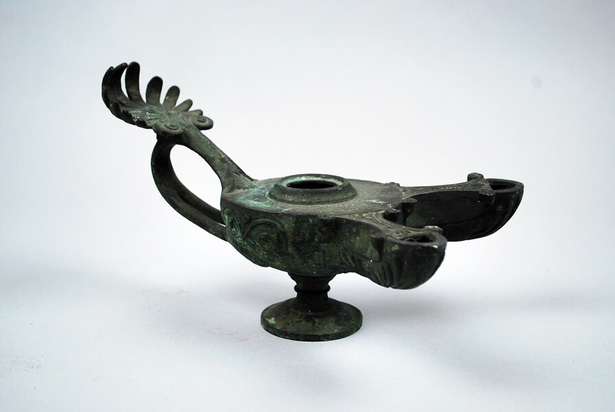 Bronze oil lamp, roman style