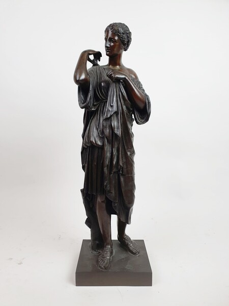 Bronze with brown patina representing Diane de Gabies - signed