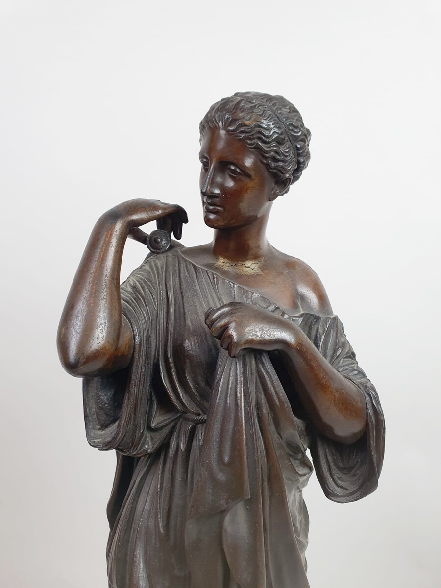 Bronze with brown patina representing Diane de Gabies - signed