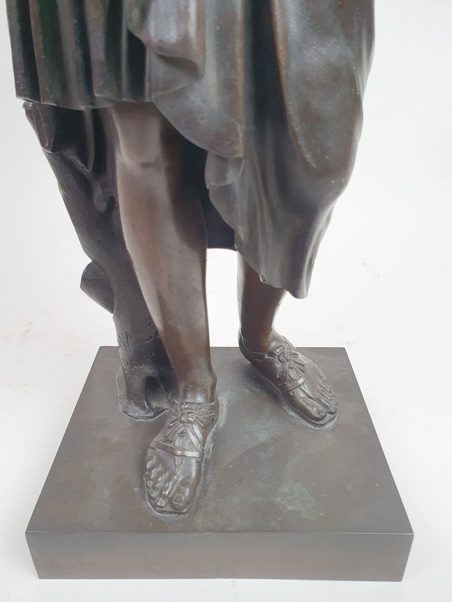 Bronze with brown patina representing Diane de Gabies - signed