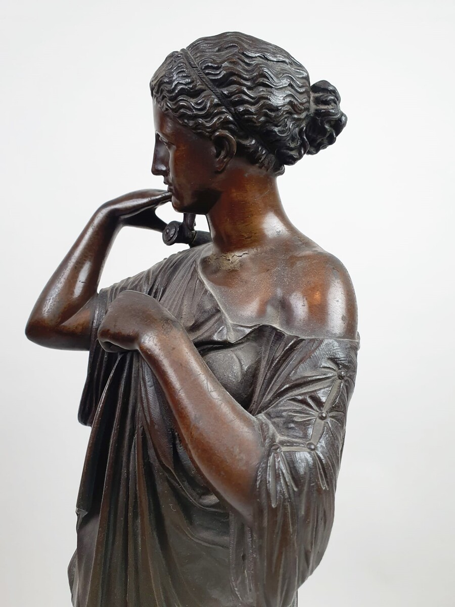 Bronze with brown patina representing Diane de Gabies - signed