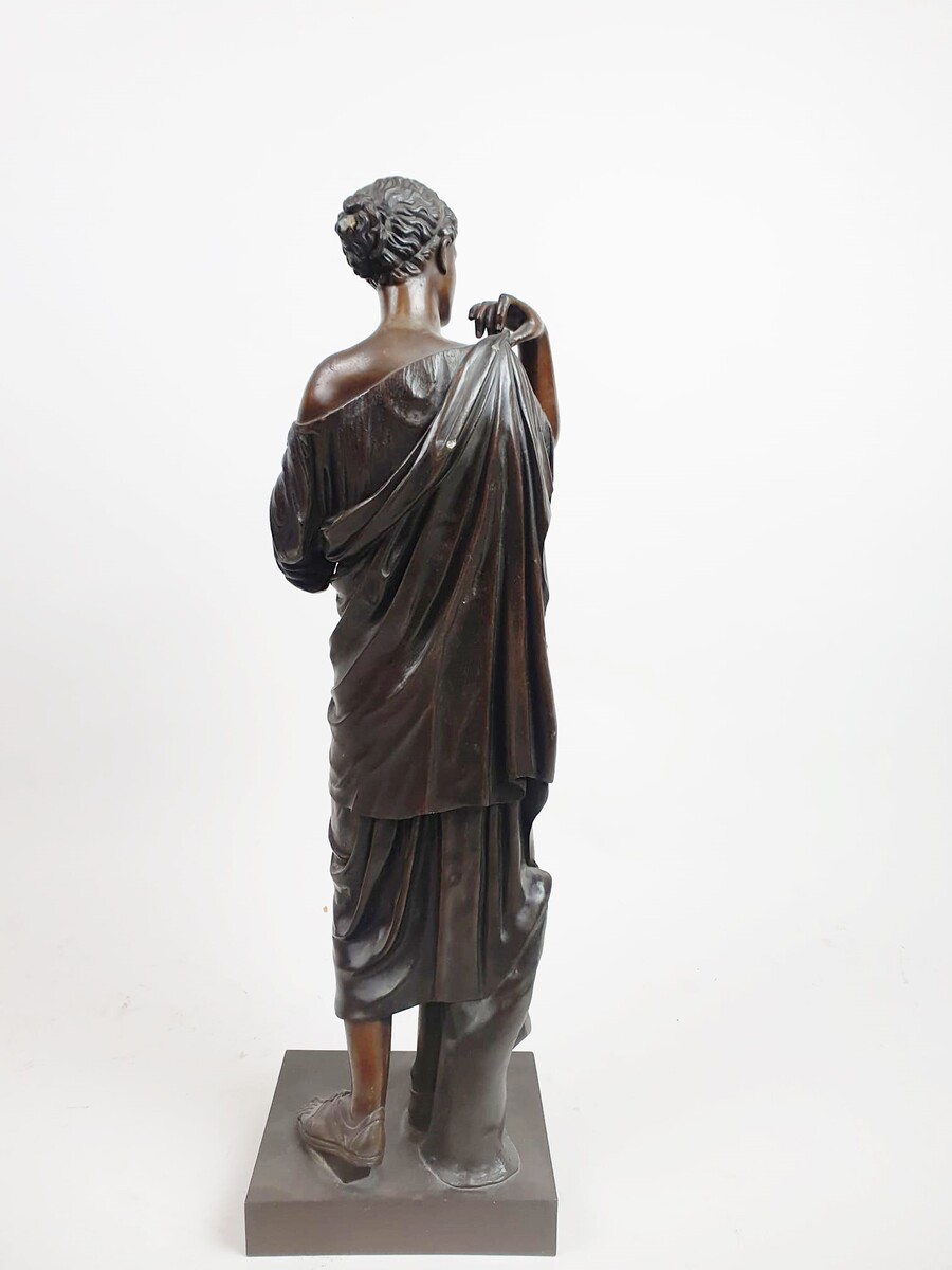 Bronze with brown patina representing Diane de Gabies - signed