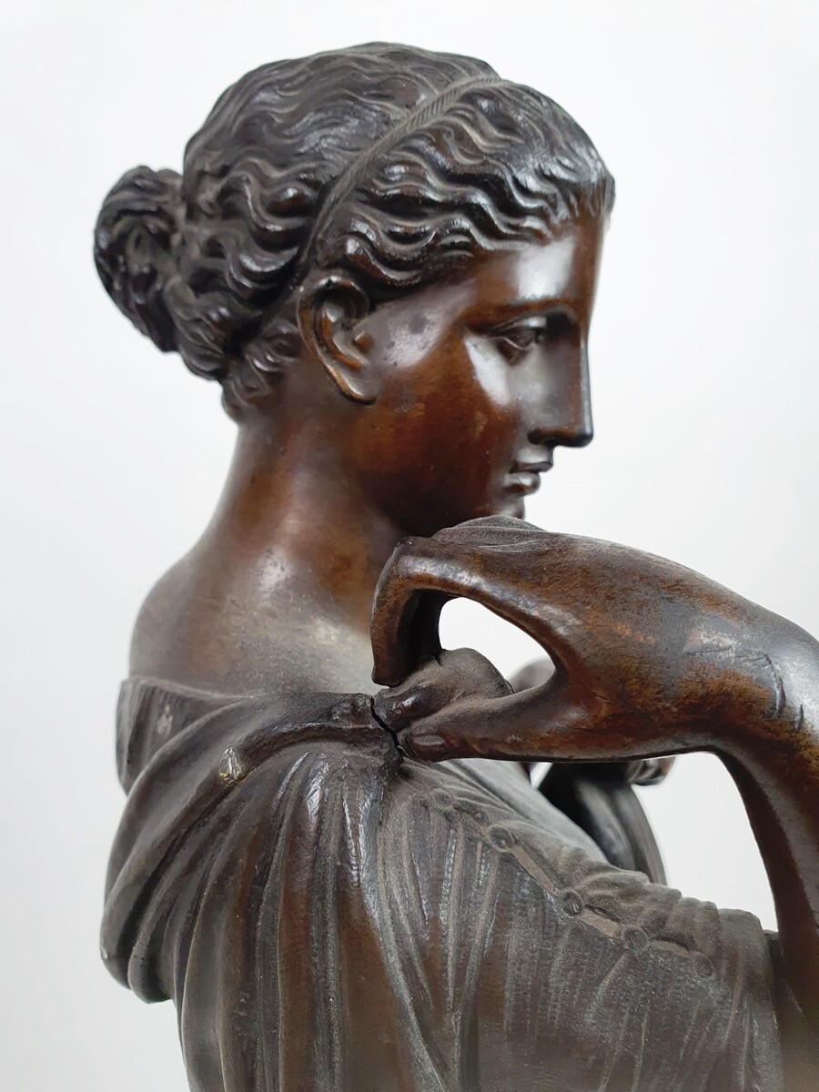 Bronze with brown patina representing Diane de Gabies - signed