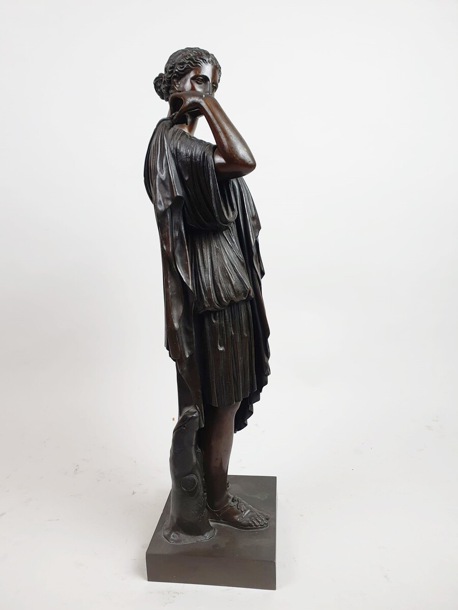 Bronze with brown patina representing Diane de Gabies - signed