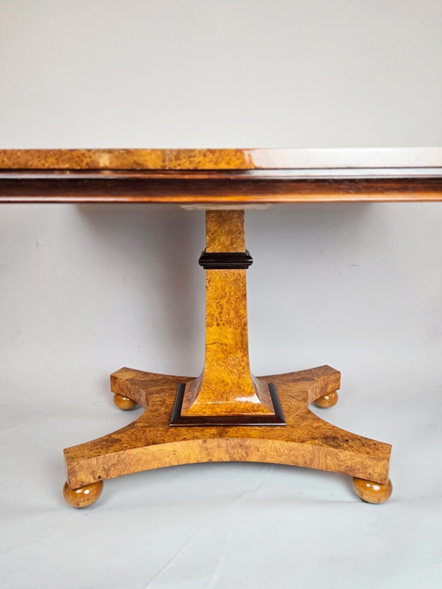 Burl elm pedestal table, 19th century, circa 1820
