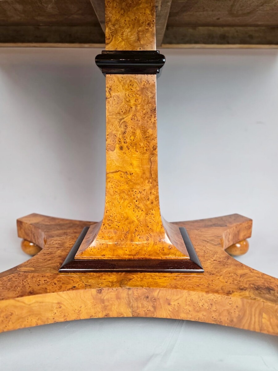 Burl elm pedestal table, 19th century, circa 1820