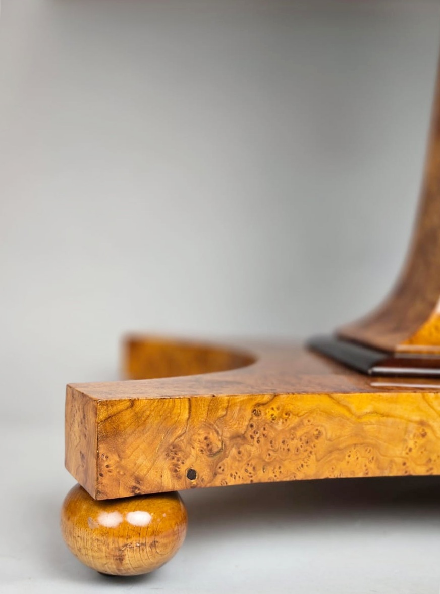 Burl elm pedestal table, 19th century, circa 1820